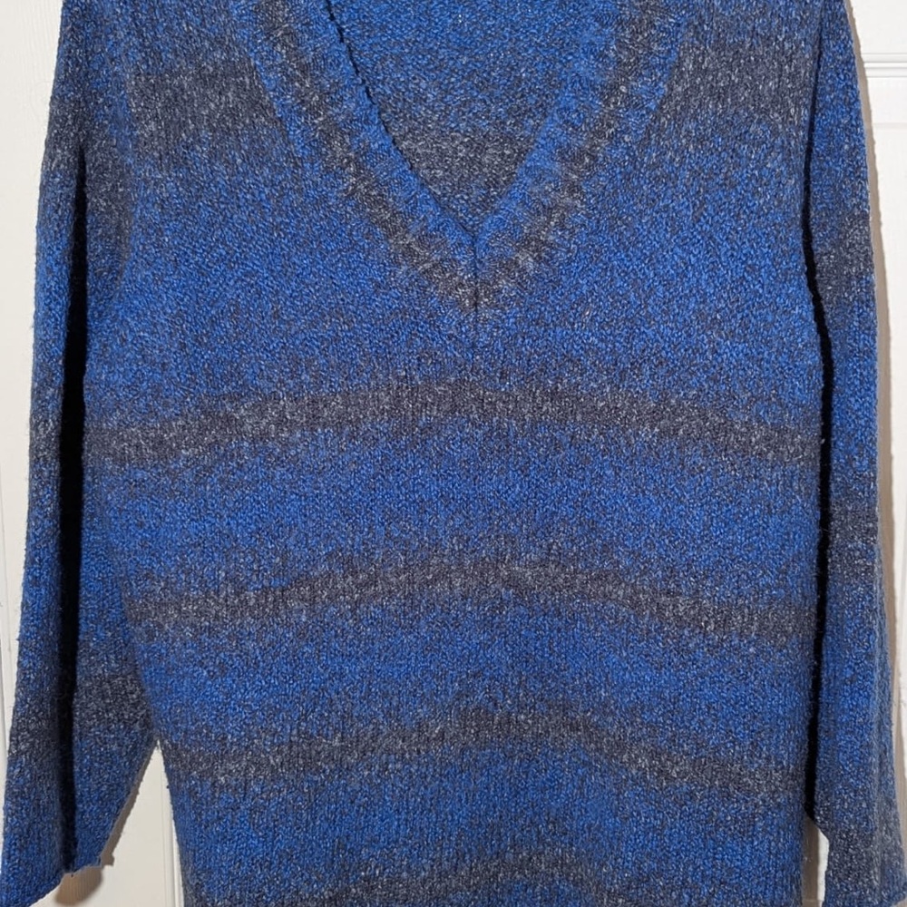 Elegant Blue and Gray V-Neck Sweater